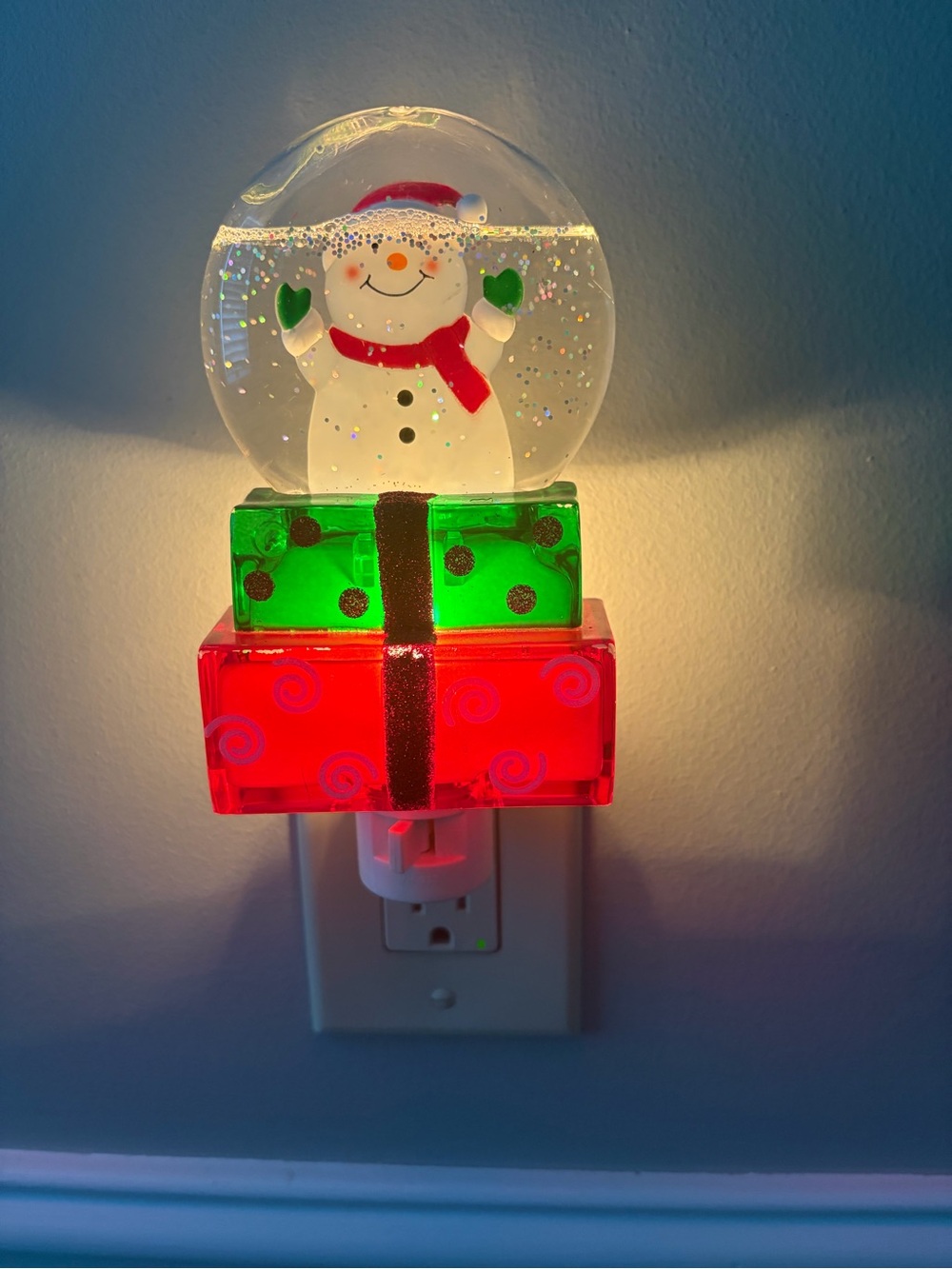 Holiday Snowman Night Light globe sparkling Plug-In - Red & Green